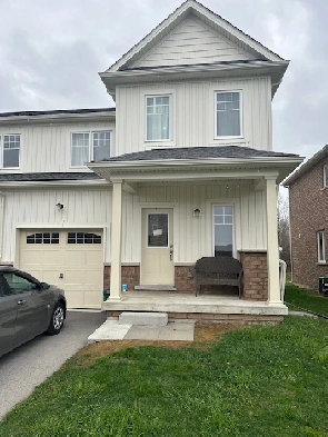 3 Bedrooms Townhouse for Rent in Fort Erie
