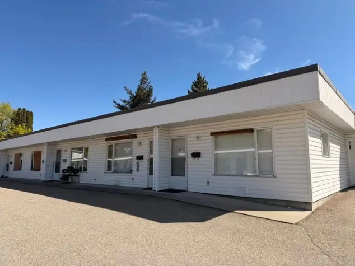 1 Bed 1 Bath Apartment Pioneer Villa complex