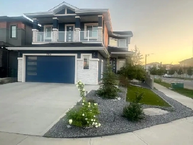 ROOM FOR RENT IN LUXURY HOME