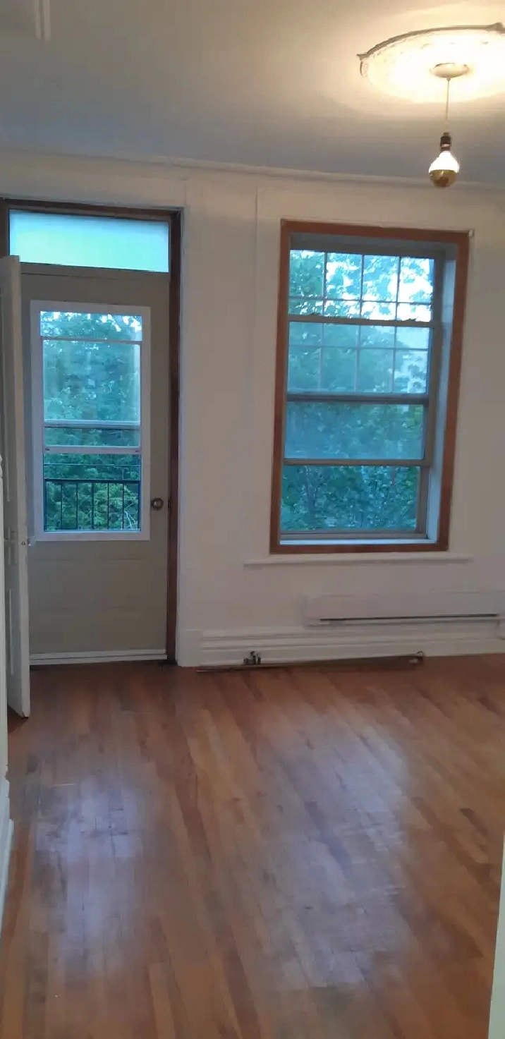 Plateau Métro Laurier, 3 ½ ensoleillé, 3e étage