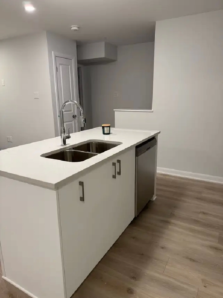 2 bedroom, 1.5 Bath Apartment Townhome: June 1st