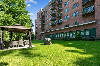 CONDO  4 ½ AVEC VUE PANORAMIQUE IMPRENABLE SUR LE MONT ROYAL