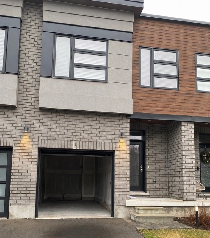 Very High End Student Bedroom Available in an All Female Home!