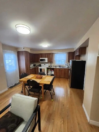 BRIGHT AND SPACIOUS ROOM FOR RENT IN WELLAND