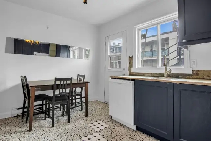 Location!! A bright and stylish apartment, 2bdr, appliances