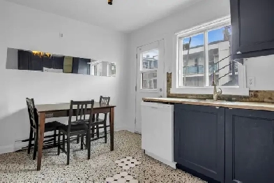 Location!! A bright and stylish apartment, 2bdr, appliances