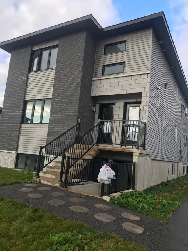 À LOUER– Grand 5 ½ Au Coeur De St-Jerome Juillet 2026