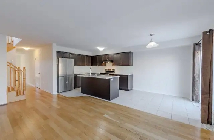 END-UNIT Townhouse for Rent