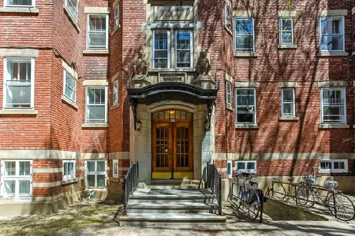 3 chambres dans un édifice patrimonial d'exception — Outremont