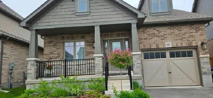 Room for rent in Collingwood May 01 2026