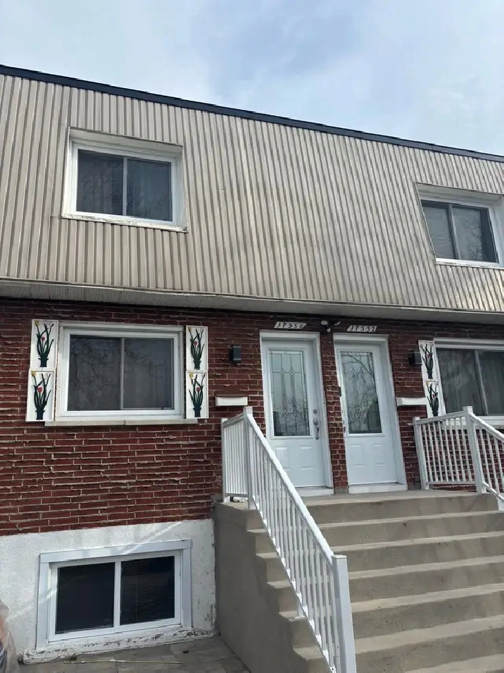 Très grand 4 1/2 à louer