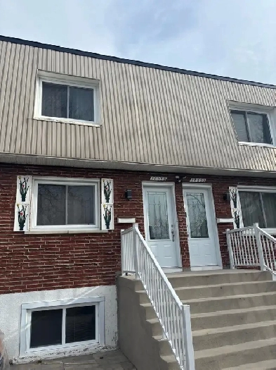 Très grand 4 1/2 à louer