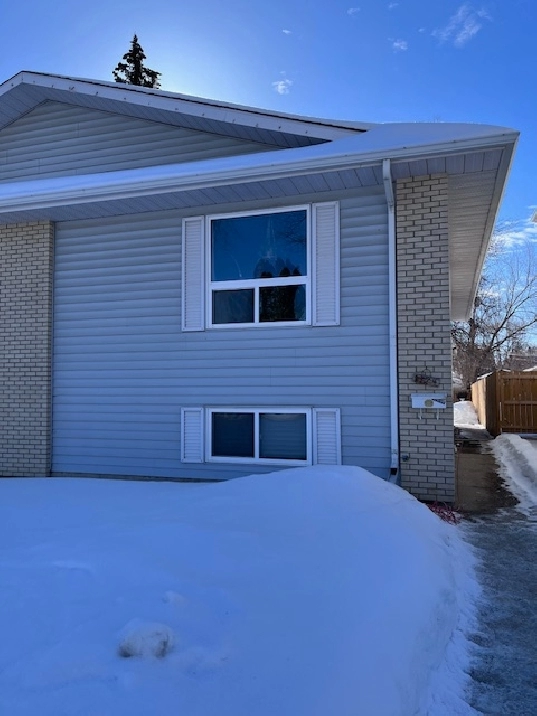 Varsity View 3 bed main floor suite-Walking distance to U of S
