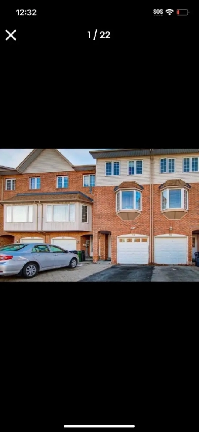 FREEHOLD TOWNHOUSE FOR SALE 1080,000