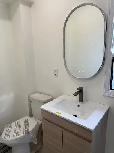 Downtown Toronto one newly renovated studio available May 1st