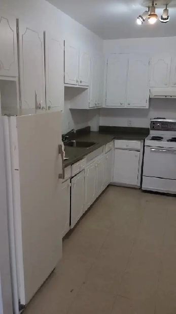 Beau GRAND 4½, 1ER JUILLET/CDN/POLY/ HEC/UdeM