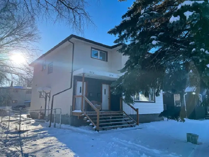 Spacious 3-Bedroom Upper Duplex   Double Garage | Grant Park