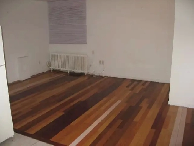 Bach/1Bdrm w/Bonus New Kitchen Bath HardwoodFl@Kennedy/Eglinton