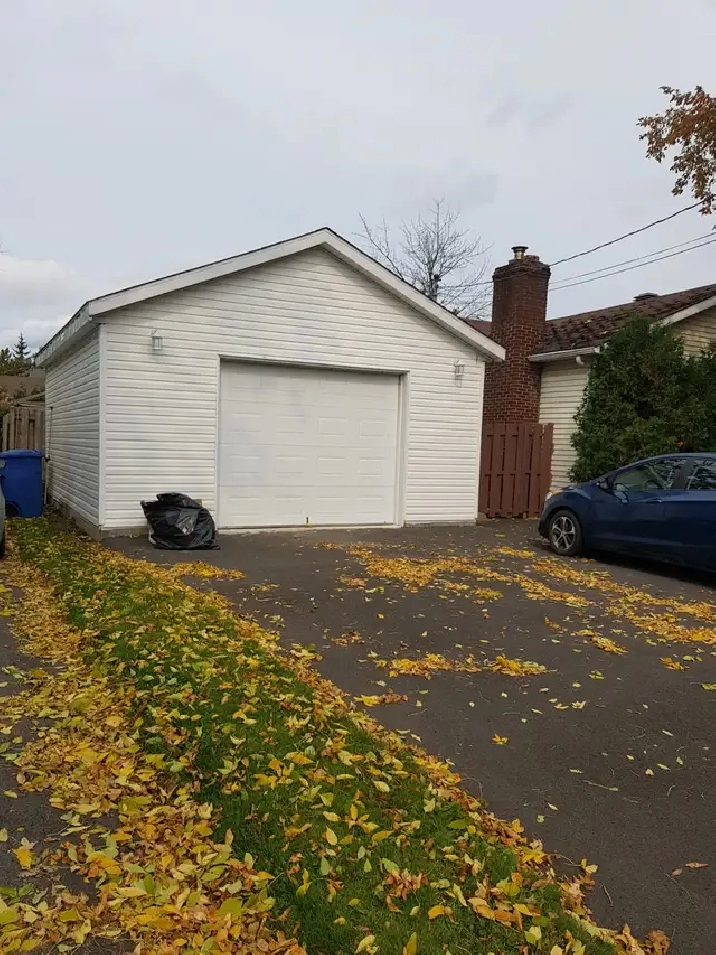 Garage 20 x 24 pour entreposage éléctricité 120\230v inclue