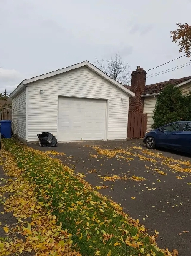 Garage 20 x 24 pour entreposage éléctricité 120\230v inclue