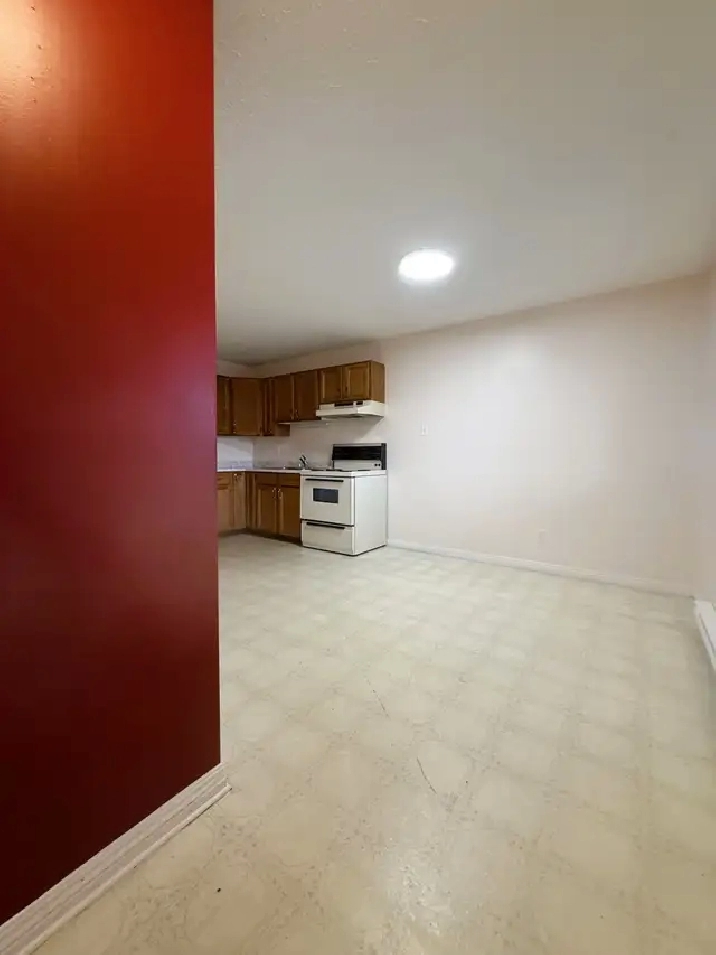 48 Royal Rd, unit 14, 2bedroom very big apt(1bath1kt  3F) North