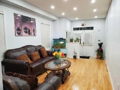 Detached 4BR/3WR house June 1