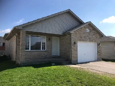 3 rooms Fanshawe student house on Thurman May 1, 2026 ALL INCLSV