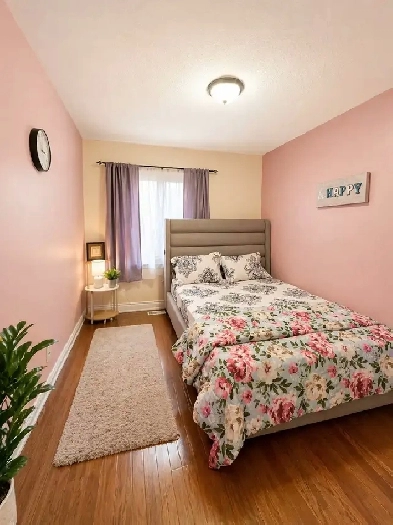 2 LARGE PRIVATE ROOMS UPPER FLOOR- (ST CLAIR & MIDLAND)-1850