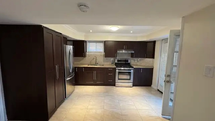 ⭐️ Bright 1-Bedroom Walkout separate entrance  upper Thornhill