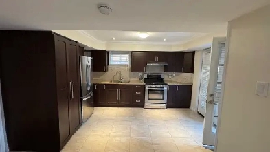 ⭐️ Bright 1-Bedroom Walkout separate entrance  upper Thornhill