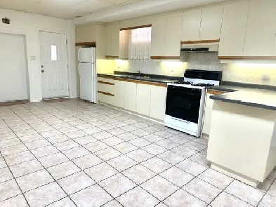 Large 2 Bedroom Bsmt – $2000 Utils & Parking – Dufferin/Eg
