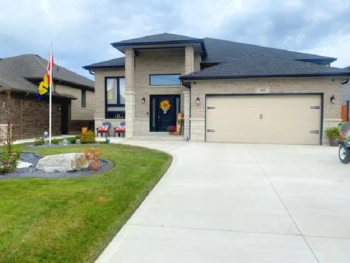 County Living in Beautiful Amherstburg - 48 Kingsbridge Dr.