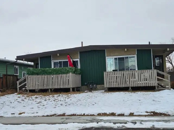 3 1 bedroom 2 full wash duplex for rent in Bowness area, Calgary