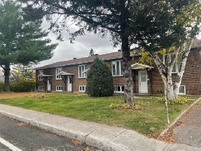 Beau grand 4 1/2 sur 2 étage, Beauport, WIFI