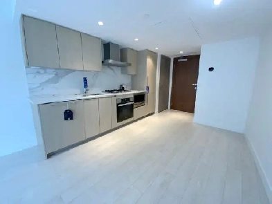 Richmond Central Location Air Conditioned 1 bed Condo for Rent!