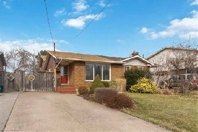 $2450.00  Beautiful Three Bedroom Unit for Rent in Secord Woods