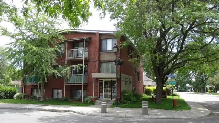 1 1/2 rénové et chauffé à Dorval près des services