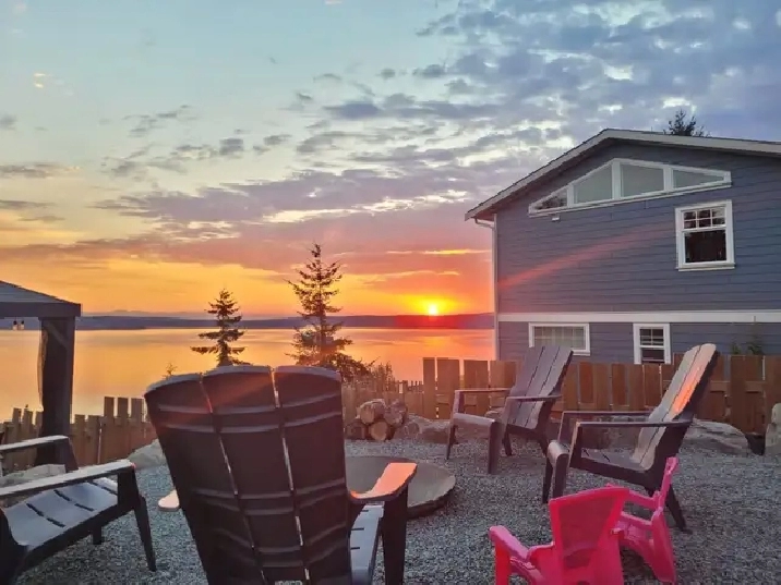 Fully Furnished 3 Bed 1.5 Bath | Ocean View | Hot Tub