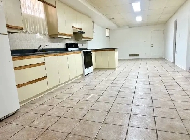 Large 2 Bedroom Bsmt – $2000 Utils & Parking – Dufferin/Eg