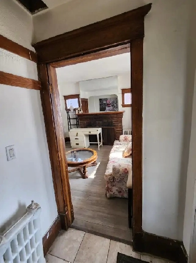 Nice large room for rent, utilities included, St. Clair-Christie