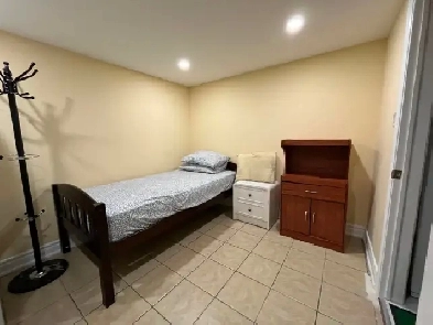 $700 / 1br - $700 BASEMENT - 1 BED ROOM NEWLY RENOVATED FOR RENT