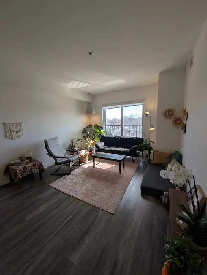 Bright & Spacious 1-Bedroom   Large Den – Sublet Available ($1,