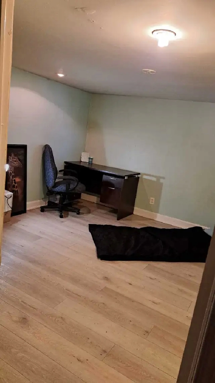 Iso - Respectful, Semi Quite, Reliable, Person from 35yr - 60yr