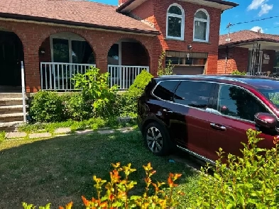 Private room for rent with the parking on June 1