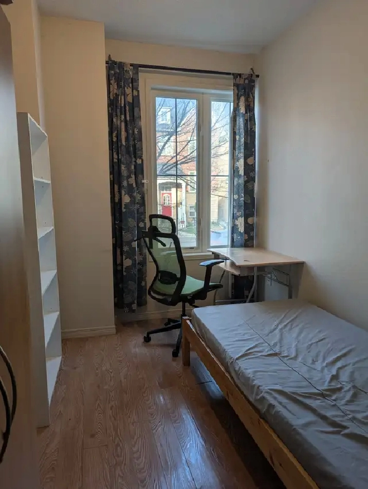 Bright ground fl room private washroom, parking @York University