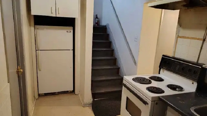 $485Room rent May/June 1st  Steeles / Bathurst ,Privet /Shared