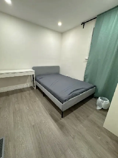 Private room for rent Dufferin& Eglinton - female only