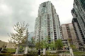 Bright, quiet 1br condo right next to North York Center subway