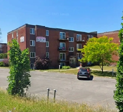 Grand 4 1/2 JUILLET La Prairie à côté A132, Pont Champlain 7min