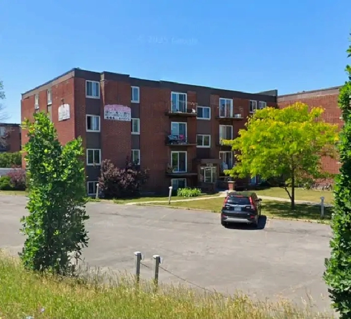 Grand 4 1/2 JUILLET La Prairie à côté A132, Pont Champlain 7min